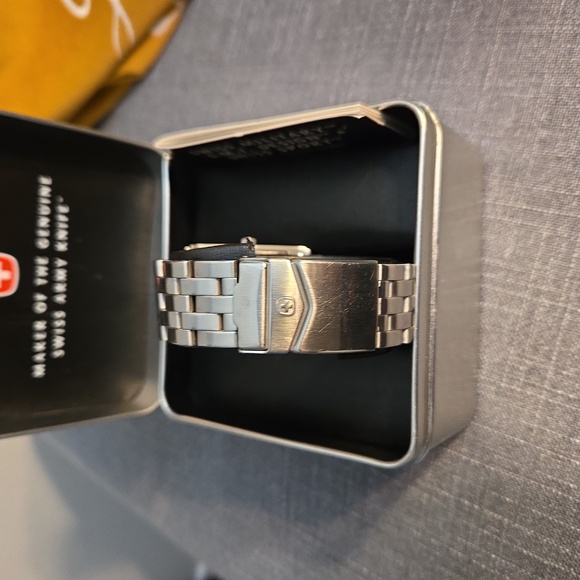 Wenger Swiss Made SWISS ARMY WATCH featuring BUDWEISER, Men's - Picture 7 of 13